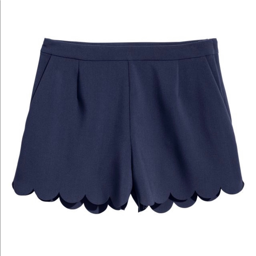 H&M High Waisted scalloped shorts. Navy blue. Size 12